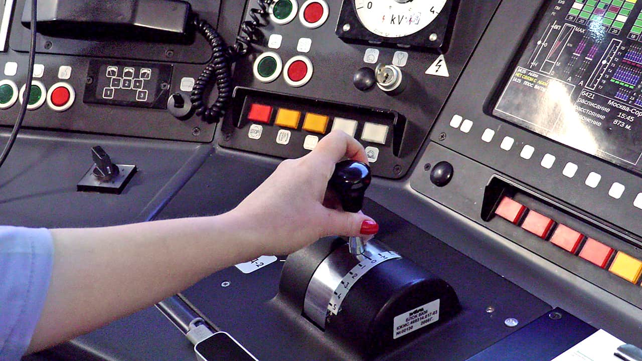 You can change the speed of the train by moving the control handle forward.